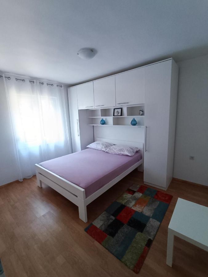 Apartmani Biba 노비비노돌스키 외부 사진